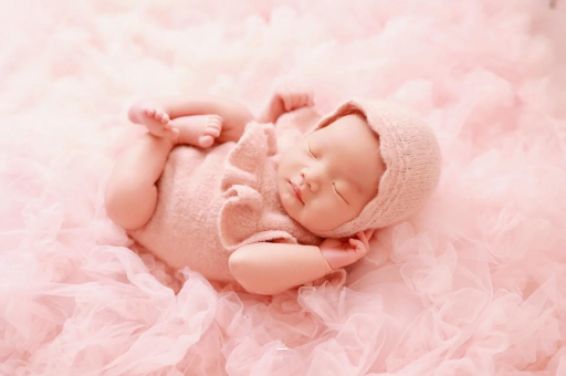 京山宝宝吃手是饿了吗